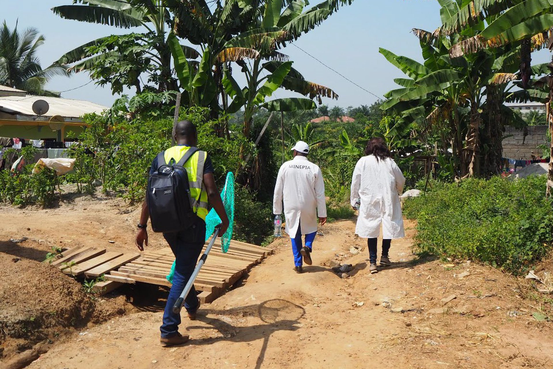 Working together for One Health in Central Africa at a rabies control training course in Cameroon