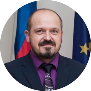 Dr Janez Poklukar